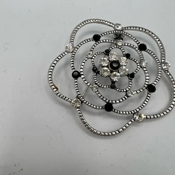 Chic Silver and Black Crystal Brooch - Picture 3 of 7